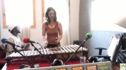 Lamp et Alice de Fii Ak Feulé - démonstration de Djembé - Balafon et Dum Dum.mp4