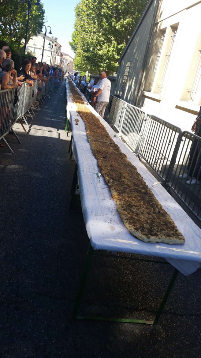 Emission Spéciale autour de la Foire de la Lavande 2016 et de sa fougasse aux anchois géante Emission Spéciale autour de la Foire de la Lavande 2016 et de sa fougasse aux anchois géante