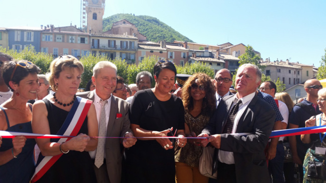 Emission Spéciale autour de la Foire de la Lavande 2016 et de sa fougasse aux anchois géante Emission Spéciale autour de la Foire de la Lavande 2016 et de sa fougasse aux anchois géante
