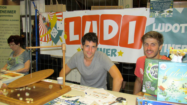 Une association crée du lien par le jeu de société. Une association crée du lien par le jeu de société.