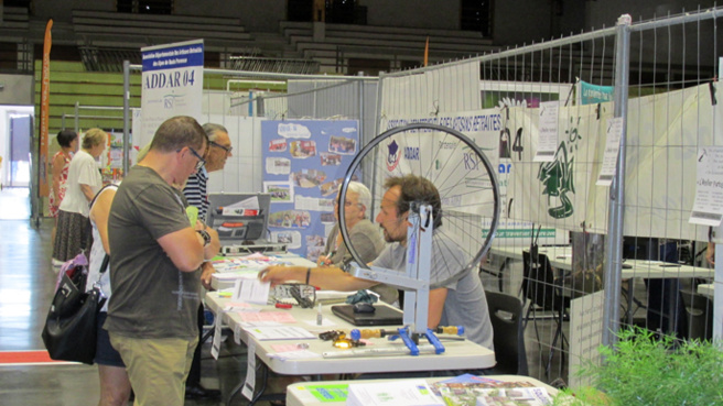 Atelier partagé de réparation lors du Forum des associations à Digne-les-Bains Atelier partagé de réparation lors du Forum des associations à Digne-les-Bains