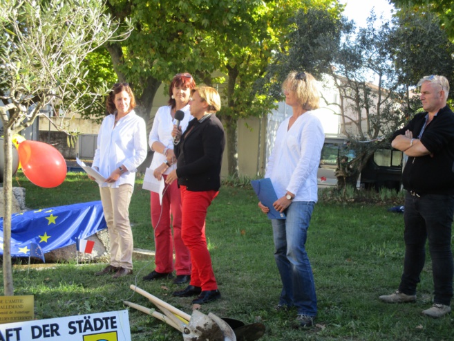 Un olivier pour symboliser l’amitié franco-allemande au lycée Esclangon Un olivier pour symboliser l’amitié franco-allemande au lycée Esclangon