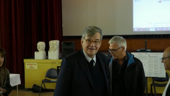 Une charte pour une société plus accueillante et solidaire Une charte pour une société plus accueillante et solidaire