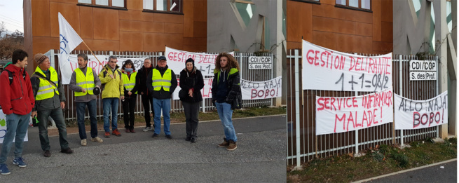 Les parents d'élèves manifestent à Pierre Gilles de Gennes Les parents d'élèves manifestent à Pierre Gilles de Gennes
