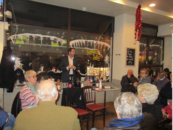 Christophe Castaner à la rencontre des électeurs à Manosque Christophe Castaner à la rencontre des électeurs à Manosque