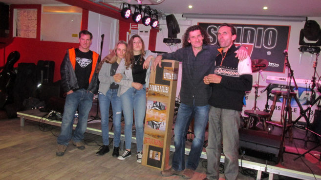 2 paires, 2 filles en Concert au Studio 57 2 paires, 2 filles en Concert au Studio 57