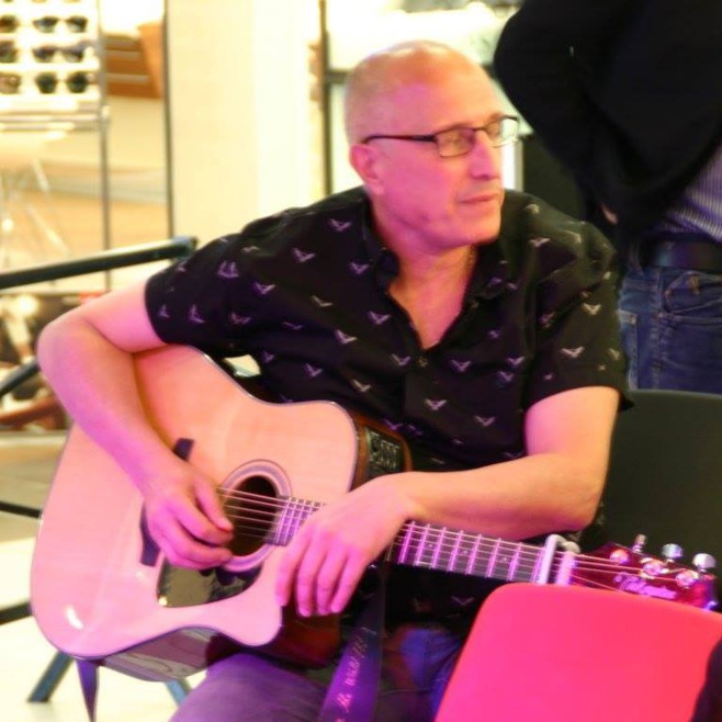 Gilles Rey en live acoustique sur Mistral Gilles Rey en live acoustique sur Mistral