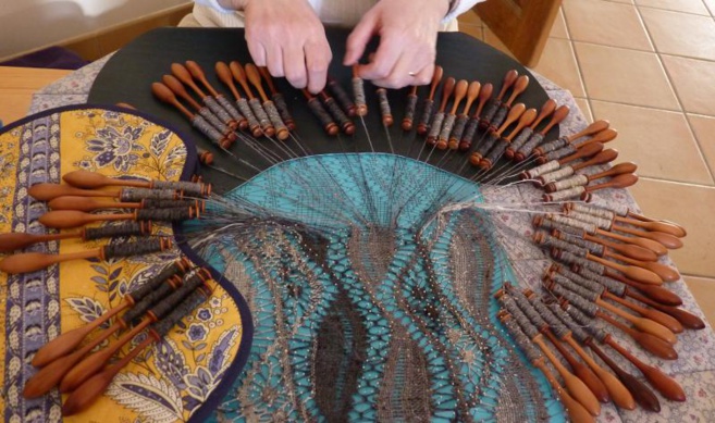 Dentelle aux fuseaux à Volx Dentelle aux fuseaux à Volx