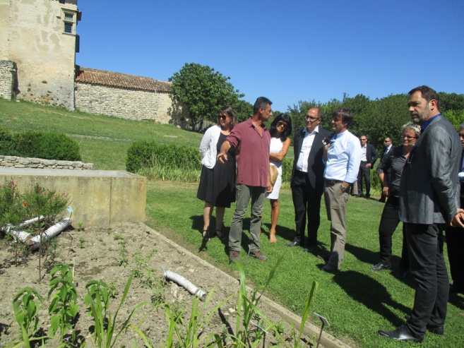 Nicolas Hulot : un ministre aux jardins et aux magasins ! Nicolas Hulot : un ministre aux jardins et aux magasins !