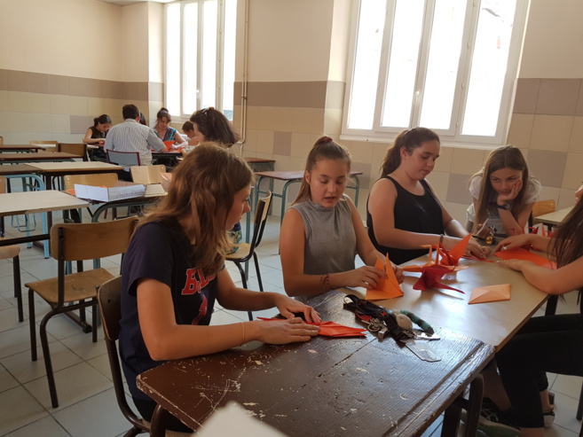 Une guirlande de l’espoir pour Hiroshima faites par des collégiens dignois Une guirlande de l’espoir pour Hiroshima faites par des collégiens dignois