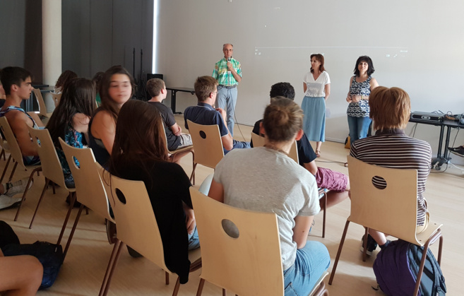 Un projet multi-facettes pour les lycéens de Pierre Gilles de Gennes Un projet multi-facettes pour les lycéens de Pierre Gilles de Gennes