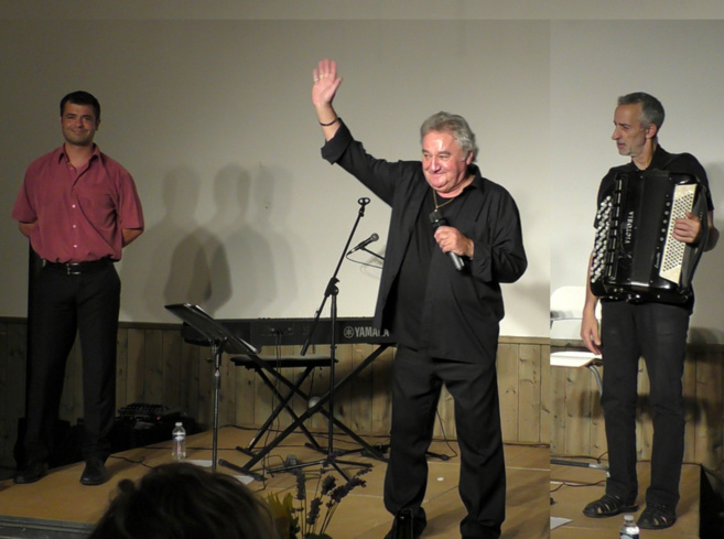 Beau succès à Quinson pour le Festival Poésie et Chansons au Pays des Lavandes ! Beau succès à Quinson pour le Festival Poésie et Chansons au Pays des Lavandes !