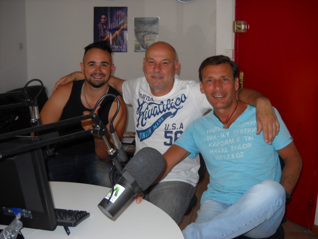 « nicky larson » chante avec les « daltons » à Sisteron : « nicky larson » chante avec les « daltons » à Sisteron :