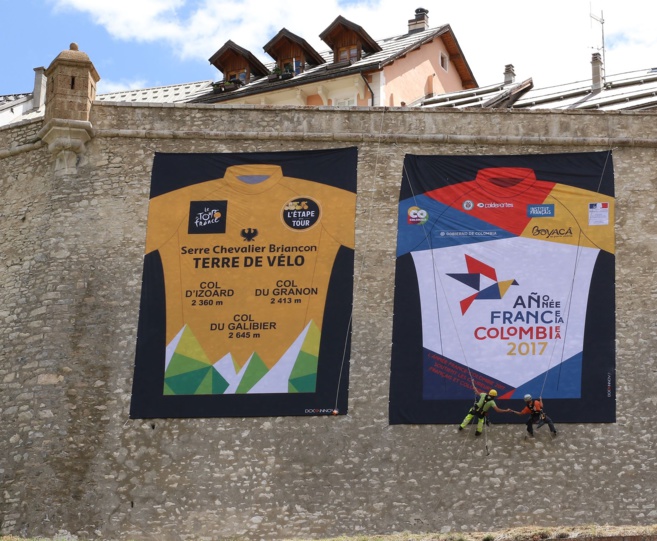 Tour de France à Serre-Chevalier : des champions, des élus et un président ! Tour de France à Serre-Chevalier : des champions, des élus et un président !