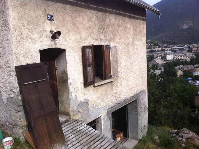 Des bénévoles réquisitionnent une maison pour accueillir des migrants Des bénévoles réquisitionnent une maison pour accueillir des migrants