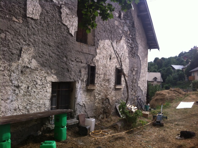 Des bénévoles réquisitionnent une maison pour accueillir des migrants Des bénévoles réquisitionnent une maison pour accueillir des migrants