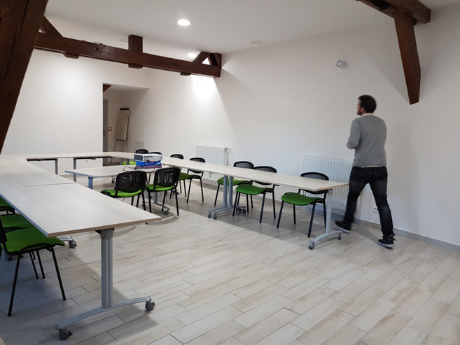 La salle de réunion à l'étage La salle de réunion à l'étage