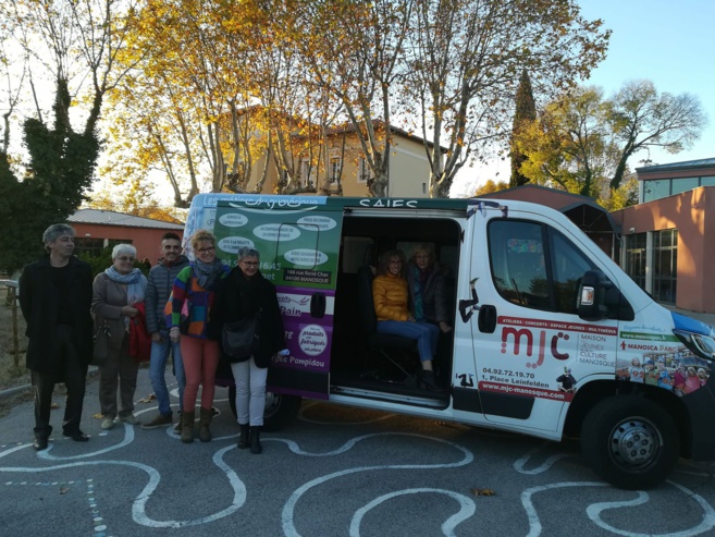 Un minibus pour la jeunesse manosquine en mouvement Un minibus pour la jeunesse manosquine en mouvement