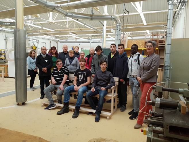 Les bancs de la chapelle de Clumanc fabriqués par des élèves du LEP Beau de Rochas Les bancs de la chapelle de Clumanc fabriqués par des élèves du LEP Beau de Rochas