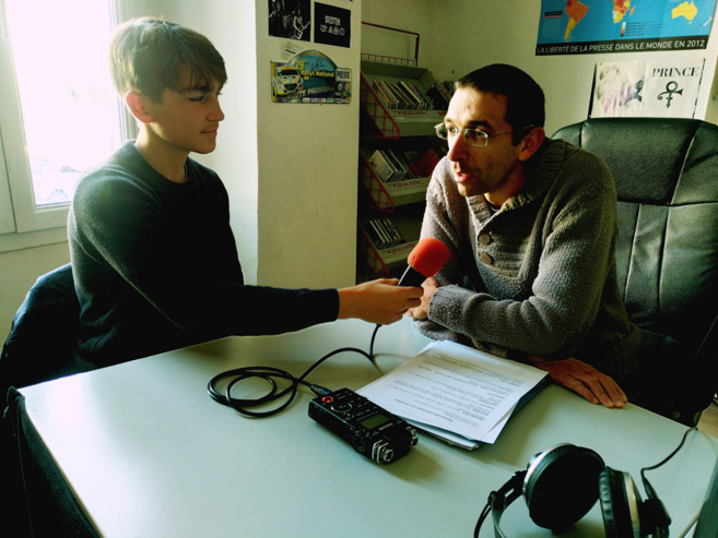 Nicolas Antomarchi, coordinateur du Téléthon à Sisteron au micro de Sacha Truphème