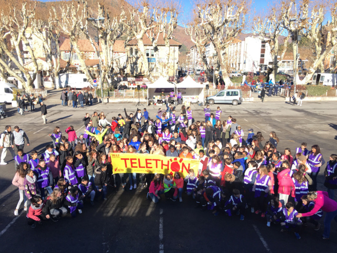 Après le flash mob des collégiens, le téléthon continue à Digne Après le flash mob des collégiens, le téléthon continue à Digne