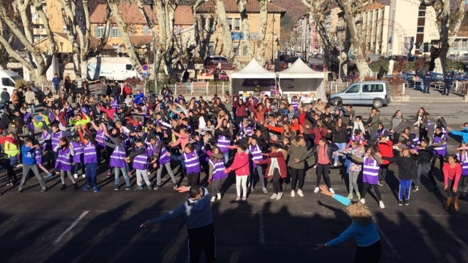Après le flash mob des collégiens, le téléthon continue à Digne Après le flash mob des collégiens, le téléthon continue à Digne