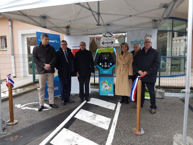 Plus de bornes de recharge pour plus de véhicules électriques ! Plus de bornes de recharge pour plus de véhicules électriques !