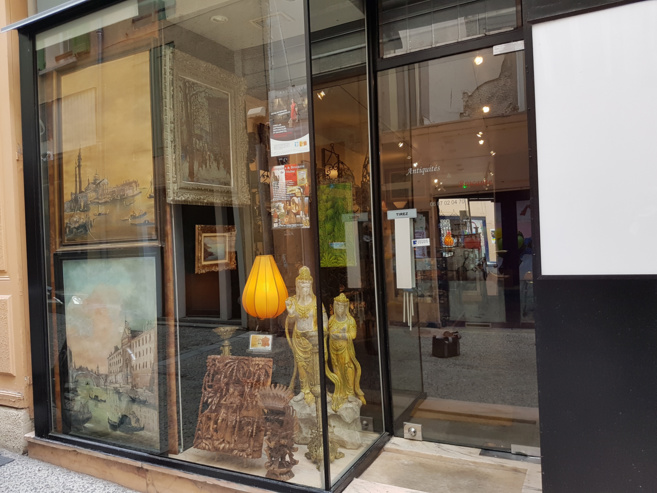 Le magnifique bric-à-brac de la rue de l’Hubac Le magnifique bric-à-brac de la rue de l’Hubac