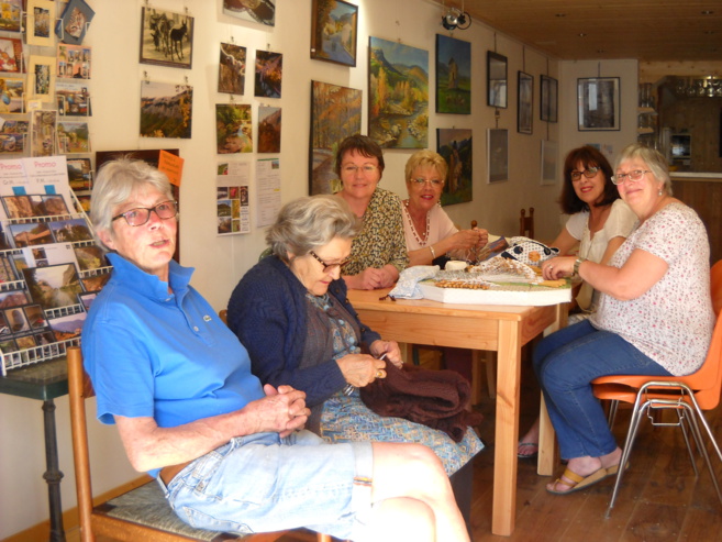 dans la vallée du Jabron, le Papotin est un bar où il fait bon papoter ! dans la vallée du Jabron, le Papotin est un bar où il fait bon papoter !