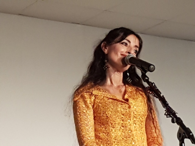 Christina Rosmini chante Brassens et enchante le pays des lavandes Christina Rosmini chante Brassens et enchante le pays des lavandes