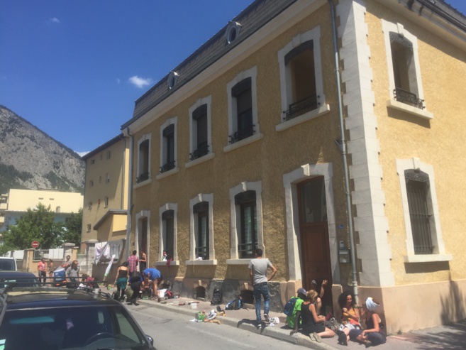 Des pro-migrants en garde à vue hier à Briançon Des pro-migrants en garde à vue hier à Briançon