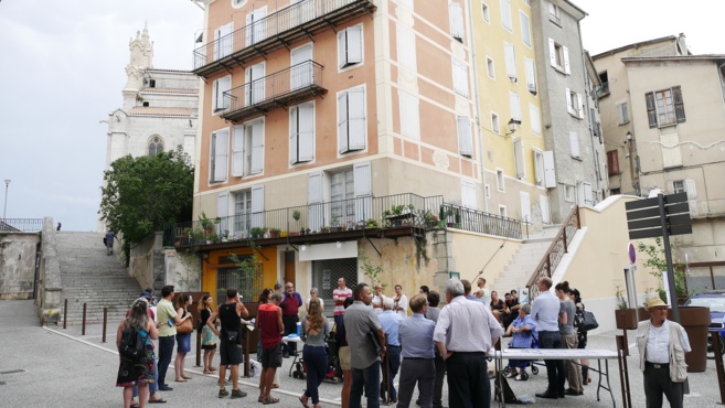 Un apéro qui relie les habitants du quartier de la vieille ville à Digne Un apéro qui relie les habitants du quartier de la vieille ville à Digne