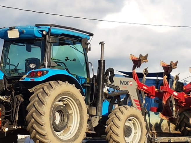 Ils creusent de si beaux sillons…Concours de labour à Selonnet Ils creusent de si beaux sillons…Concours de labour à Selonnet