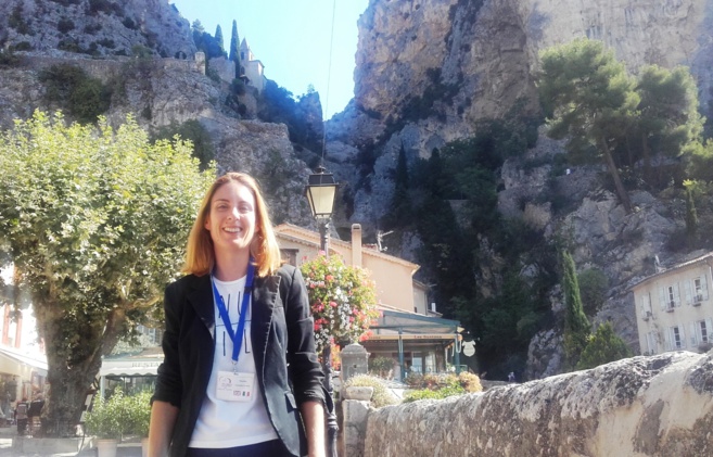 Ce dimanche, Moustiers-Sainte-Marie est à la page ! Ce dimanche, Moustiers-Sainte-Marie est à la page !