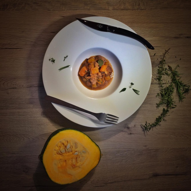 Navarin d’agneau des Alpes de Haute Provence au potimarron de la Robine et aux champignons des bois Navarin d’agneau des Alpes de Haute Provence au potimarron de la Robine et aux champignons des bois