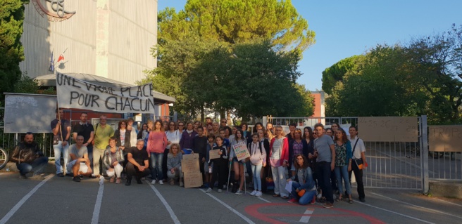 Le collège Giono en grève aujourd'hui Le collège Giono en grève aujourd'hui