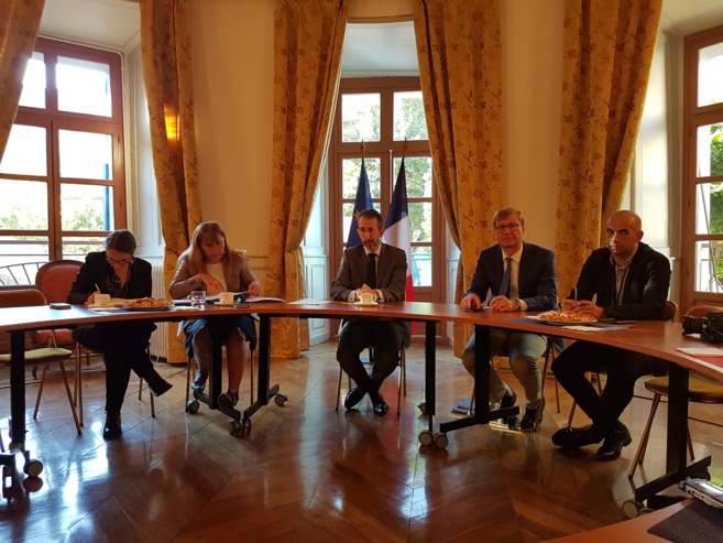 Le préfet Olivier Jacob face à la presse Le préfet Olivier Jacob face à la presse