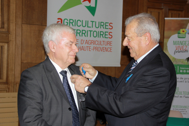 Un homme de la terre honoré ! Un homme de la terre honoré !