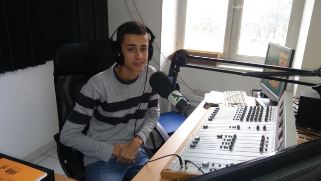 Hugo est en stage sur Fréquence Mistral Hugo est en stage sur Fréquence Mistral