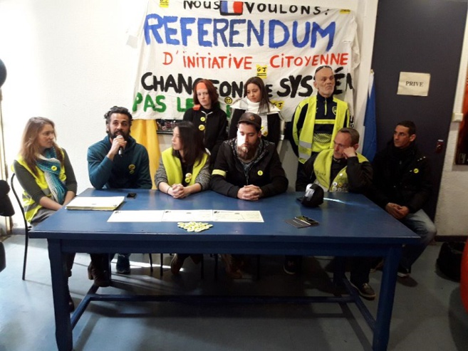 Les gilets jaunes marchent sur Paris Les gilets jaunes marchent sur Paris