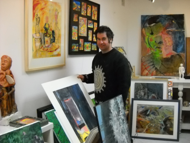 Colin, artiste sisteronais, passionné jusqu’au bout des doigts ! Colin, artiste sisteronais, passionné jusqu’au bout des doigts !