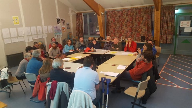 Toujours mobilisés, les gilets jaunes de Briançon donnent de la voix Toujours mobilisés, les gilets jaunes de Briançon donnent de la voix