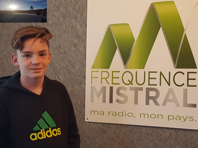 Un trotti-rider passe à la radio Un trotti-rider passe à la radio