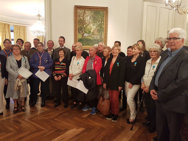 L’Etat distingue des militants associatifs L’Etat distingue des militants associatifs