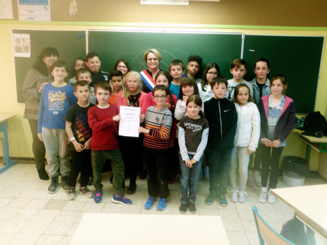 Des écoliers sisteronnais proposent une loi contre les fake news Des écoliers sisteronnais proposent une loi contre les fake news