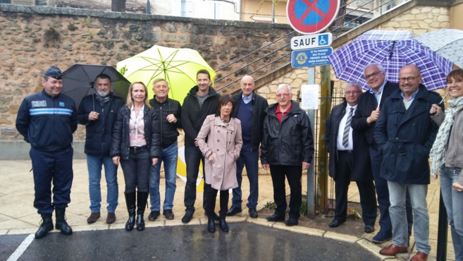 Des emplacements handicapés pour personnes… handicapées Des emplacements handicapés pour personnes… handicapées