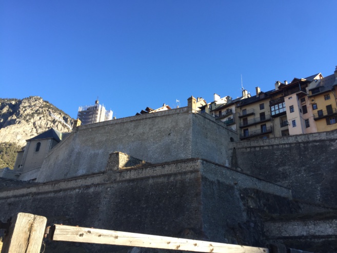 La croix briançonnaise : emblème historique La croix briançonnaise : emblème historique