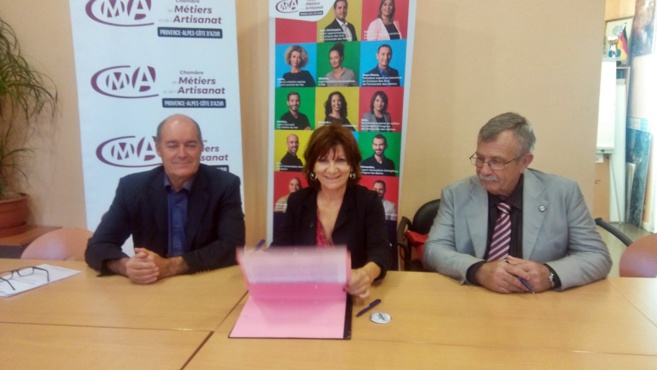 Trois signatures pour une charte à Vinon Trois signatures pour une charte à Vinon