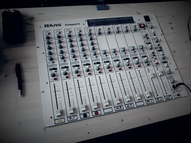 La Battle musicale - Caroline vs Mïky La Battle musicale - Caroline vs Mïky