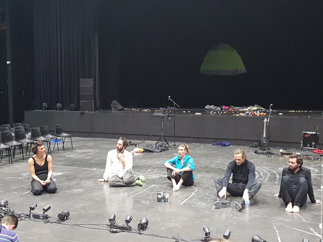 Danse, musique et slam pour un beau spectacle à 3 ! Danse, musique et slam pour un beau spectacle à 3 !